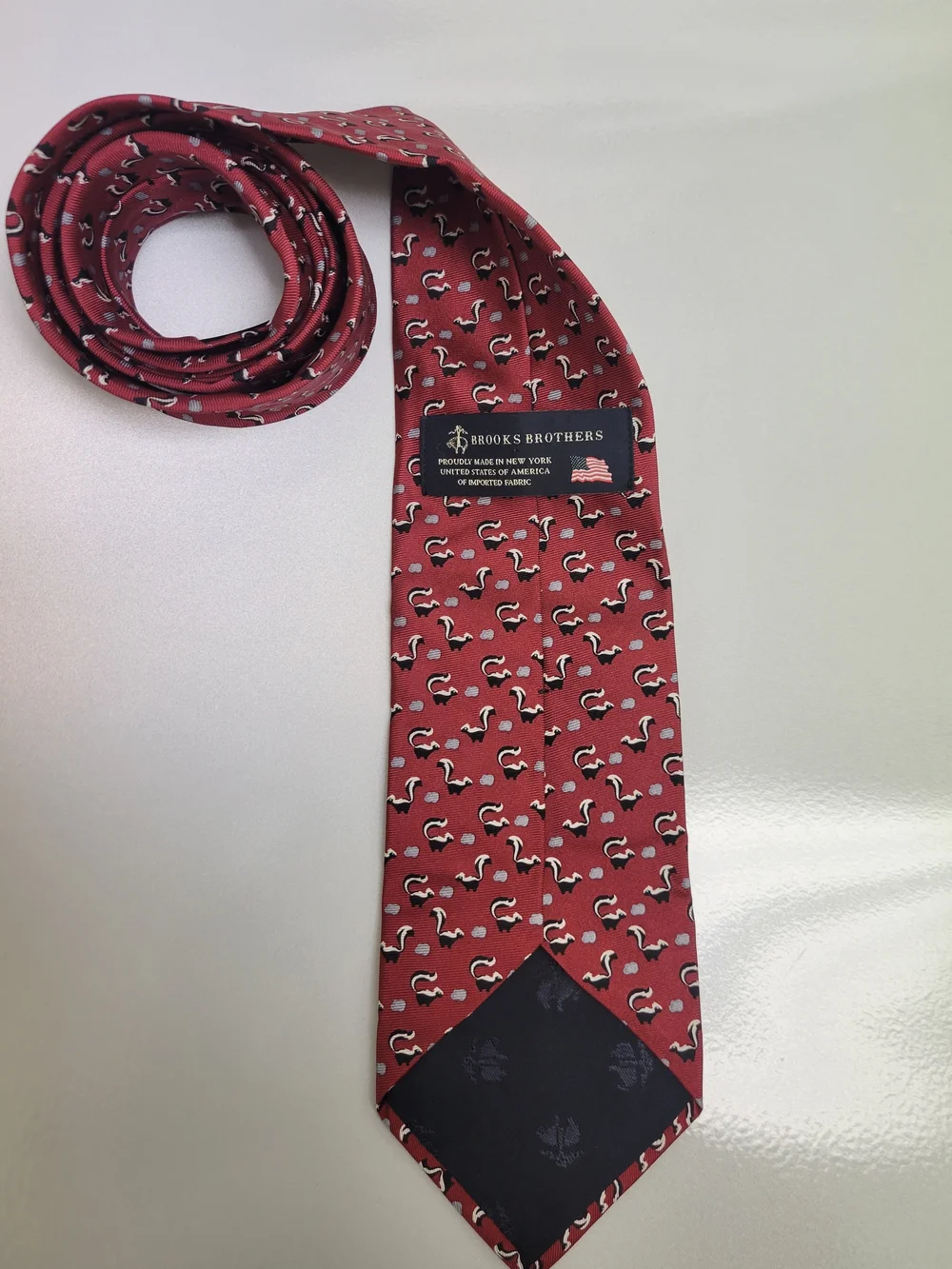 Brooks Brothers Men's Woven Silk Tie Red Skunk Animal Made In NEW YORK